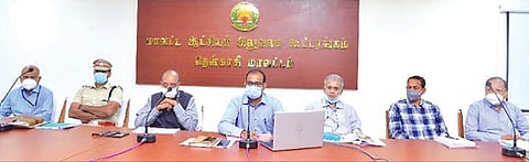 வேட்பாளர்களின் செலவினங்களை கண்காணிக்கும் குழுக்கள் மேற்கொள்ள வேண்டிய பணிகள் குறித்த ஆலோசனைக் கூட்டம் தென்காசி ஆட்சியர் அலுவலகத்தில் நடைபெற்றது. ஆட்சியர் சமீரன், தேர்தல் செலவினப் பார்வையாளர்கள் கலந்துகொண்டனர்.