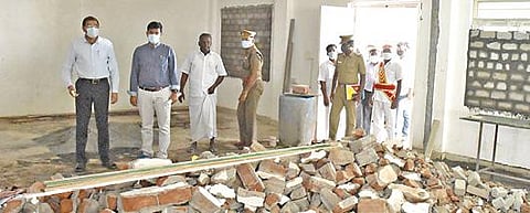 திருச்செங்கோட்டில் உள்ள வாக்கு எண்ணும் மையத்தில் மேற்கொள்ளப்படும் பணிகளை நாமக்கல் மாவட்ட ஆட்சியரும், தேர்தல் அலுவலருமான கா.மெகராஜ் ஆய்வு செய்தார்.