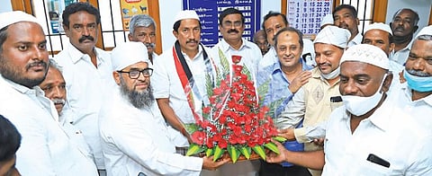 சிங்காநல்லூர் சட்டப்பேரவைத் தொகுதியில் - முஸ்லிம் பிரமுகர்களிடம் ஆதரவு திரட்டிய அதிமுக வேட்பாளர் :