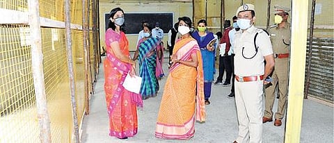 வாக்கு எண்ணும் மையத்தில் ஆட்சியர் ஆய்வு :