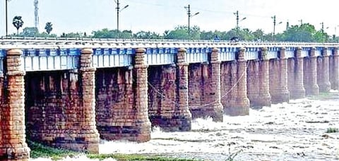 'இரட்டை இலை' மீண்டும் துளி விடிமா? - ஸ்ரீவைகுண்டம் தொகுதியில் அதிமுக - காங்கிரஸ் பலப்பரீட்சை