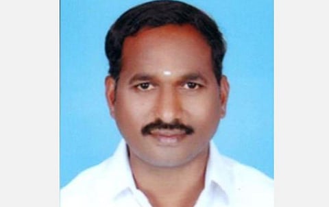 சேந்தமங்கலம் தொகுதி களேபரம்: சுயேச்சையாக களமிறங்கிய எம்எல்ஏ; மகனும் போட்டியிடுவதால் பரபரப்பு- மனுவை வாபஸ் பெற்ற மற்றொரு மகன்