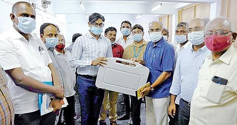 கூடுதல் வாக்குப் பதிவு இயந்திரங்கள் 3 தொகுதிகளுக்கு அனுப்பி வைப்பு :