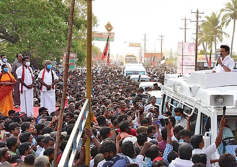 திமுக வேட்பாளர்களை ஆதரித்து செஞ்சியில் அக்கட்சியின் தலைவர் ஸ்டாலின் பிரச்சாரம் மேற்கொண்டார்.