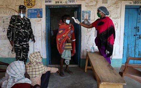 3 மணிநேரத்தில் 15 சதவீத வாக்குகள்: மேற்குவங்கத்தில் முதல்கட்டத் தேர்தல் விறுவிறுப்பு