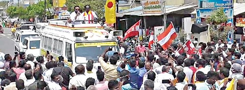 ஆத்தூர் சட்டப்பேரவைத் தொகுதி மக்கள் நீதி மய்யம் கட்சி வேட்பாளரை ஆதரித்து, ஆத்தூர் பேருந்து நிலையம் அருகே நடந்த பிரச்சாரக் கூட்டத்தில் சமத்துவ மக்கள் கட்சித் தலைவர் சரத்குமார் பேசினார்.