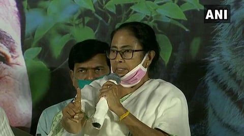 சந்திப்பூரில் முதல்வர் மம்தா பானர்ஜி தேர்தல் பிரச்சாரத்தில் பேசிய காட்சி: படம் | ஏஎன்ஐ.