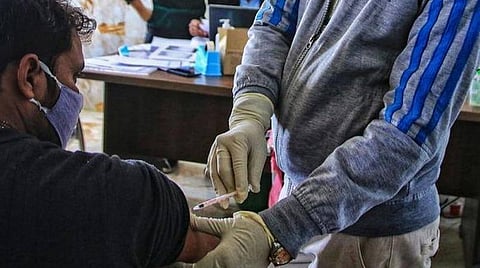 கோவிட் தடுப்பூசி; எண்ணிக்கை 6.05 கோடியாக உயர்வு