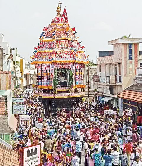 நாமக்கல் நரசிம்மர், நாமகிரித்தாயார் கோயிலில் பங்குனி உத்திர விழாவை முன்னிட்டு திருத்தேர் வீதி உலா நடைபெற்றது.