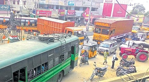 ஆனைமலையாறு - நல்லாறு அணை திட்டத்தில் தொய்வு; உடுமலையில் திமுக - காங். கூட்டணிக்கு ஈடுகொடுக்குமா அதிமுக? - அரசின் திட்டங்களை கூறி 8-வது முறையாக தொகுதியை கைப்பற்ற தீவிரம்