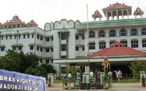 பறக்கும் படை அதிகாரியை மிரட்டிய வழக்கில் அமைச்சர் கடம்பூர் ராஜூவுக்கு முன்ஜாமீன்