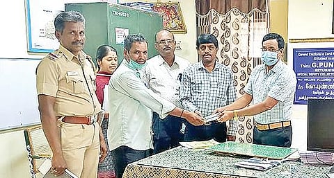 காட்பாடியில் பறிமுதல் செய்யப்பட்ட பணம் தேர்தல் நடத்தும் அலுவலர் புண்ணியகோட்டியிடம் ஒப்படைக்கப்பட்டது. அடுத்த படம்: ஆம்பூர் அருகே பறிமுதல் செய்யப்பட்ட பணம் மற்றும் நகைகளை கருவூல அதிகாரிகளிடம் ஒப்படைக்கப்பட்டது.