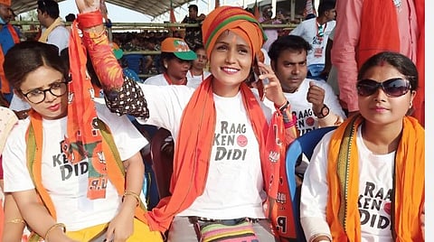 ஏன் கோபம் சகோதரி?- மேற்குவங்கத்தில் டி-சர்ட் அணிந்து நூதன பிரச்சாரம் செய்யும் பாஜக தொண்டர்கள்