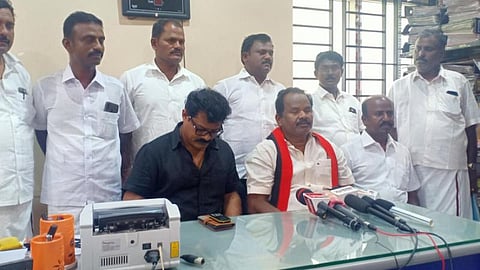 படவிளக்கம்: புதுக்கோட்டை மாவட்டம் இலுப்பூரில் செய்தியாளர்களிடம் கூறுகிறார் திமுக வேட்பாளர் எம்.பழனியப்பன்.