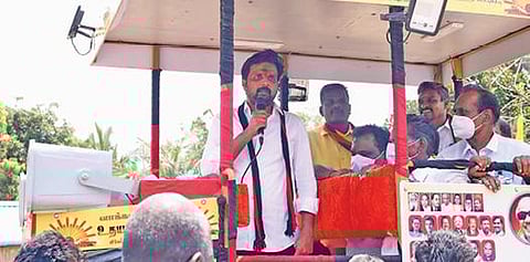 குறிஞ்சிப்பாடி திமுக வேட்பாளர் எம்ஆர்கே.பன்னீர்செல்வத்தை ஆதரித்து அவரது மகன் கதிரவன் பிரச்சாரம் செய்தார்.