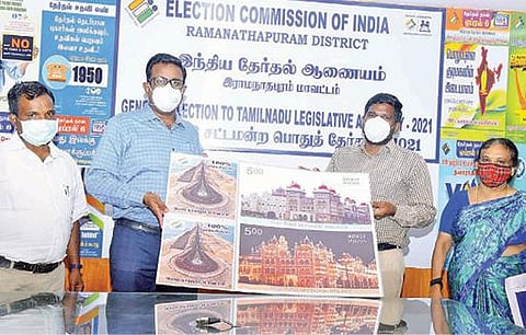 ராமநாதபுரத்தில் நூறு சதவீதம் வாக்குப்பதிவை வலியுறுத்தி விழிப்புணர்வு அஞ்சல் தலையை வெளியிட்டார் ஆட்சியர் தினேஷ் பொன்ராஜ் ஆலிவர்.