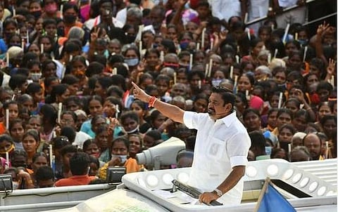 6 அடி நிலம்கூட தரவில்லை என ஸ்டாலின் பொய்யான குற்றச்சாட்டு; மறைந்த திமுக தலைவர் கருணாநிதிக்கு மெரினாவில் முதலில் இடம் மறுத்தது ஏன்?- தேர்தல் பிரச்சாரத்தில் முதல்வர் பழனிசாமி விளக்கம்