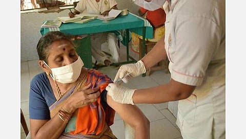 கரோனா பரவலை தடுக்க தீவிர நடவடிக்கை; தமிழகத்தில் இதுவரை 31.75 லட்சம் பேருக்கு தடுப்பூசி: தலைமைச் செயலர் ராஜீவ் ரஞ்சன் தகவல்