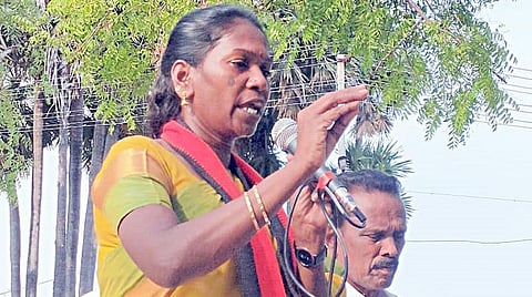 ஹாட் லீக்ஸ்: தடைகளைத் தகர்ப்பாரா தமிழரசி?