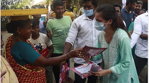 கமலுக்கு ஆதரவாக அக்ஷரா ஹாசன், சுஹாசினி நடனமாடி பிரச்சாரம்