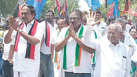 விருதுநகரில் தீவிர வாக்குச் சேகரிப்பில் ஈடுபட்டார் பாஜக வேட்பாளர் பாண்டுரங்கன். (வலது ) விருதுநகரில் தீவிர வாக்கு சேகரிப்பில் ஈடுபட்ட திமுக வேட்பாளர் சீனிவாசன்.