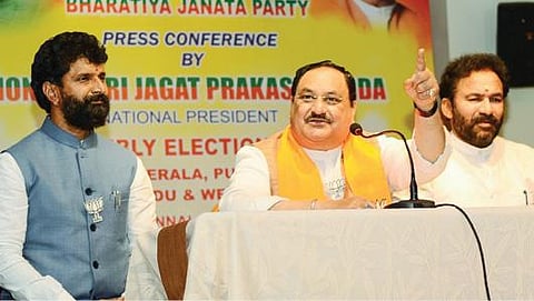 பாஜக தேசிய தலைவர் ஜே.பி.நட்டா சென்னையில் நேற்று செய்தியாளர்களை சந்தித்து பேசினார். மத்திய இணை அமைச்சர் கிஷன் ரெட்டி, பாஜக மேலிட பொறுப்பாளர் சி.டி.ரவி உடன் இருந்தனர்.படம்: பு.க.பிரவீன்