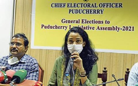 நண்பர்கள், குடும்பத்தினருடன் சென்று வாக்களிப்பதைத் தடுக்கக்கூடாது: 144 தடை உத்தரவு தொடர்பாக புதுச்சேரி ஆட்சியர் விளக்கம்