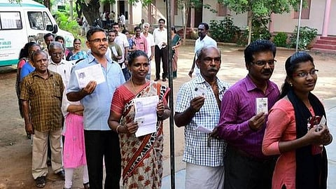 நாளை வாக்குப்பதிவு; கரோனா பாதுகாப்பு அம்சங்கள்: வாக்களிப்பது எப்படி?- வாக்காளர்களுக்கான வழிகாட்டுதல்