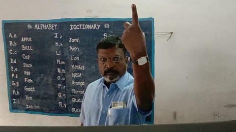 அரியலூர் மாவட்டம் அங்கனூரில் தனது வாக்கினைப் பதிவு செய்தார் விடுதலைச் சிறுத்தைகள் கட்சித் தலைவர் தொல்.திருமாவளவன்.