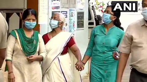 கேரளாவில் வாக்களிக்க ஆர்வத்துடன் வந்தமக்கள்: படம் | ஏஎன்ஐ.