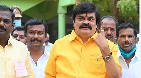 விருதுநகர் மாவட்டத்தில் விறுவிறு வாக்குப்பதிவு; அமைச்சர் ராஜேந்திர பாலாஜி, தங்கம் தென்னரசு வாக்களித்தனர்