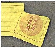 நாமக்கல் கோட்டை சாலை வாக்குச்சாவடி எதிரில் அதிமுக, திமுகவினரிடையே ஏற்பட்ட தகராறையடுத்து காவல் துறையினர் சமரசம் செய்தனர். உள்படம்: கிழித்தெறியப்பட்ட தங்கக்காசு டோக்கன்.