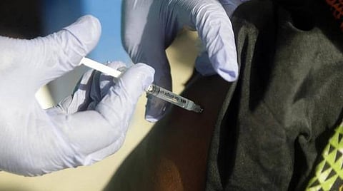 45 வயதுக்கு மேற்பட்ட மத்திய அரசு ஊழியர்கள் கோவிட்-19 தடுப்பூசியை விரைந்து எடுத்து கொள்ள வேண்டும்: மத்திய அமைச்சர் அறிவுறுத்தல்