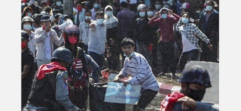 மியான்மரில் போராட்டக்காரர்கள் மீது தாக்குதல்: 11 பேர் பலி