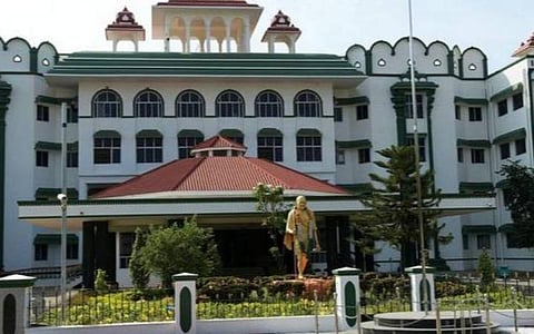 98.5 சதவீத மாணவர்கள் தோல்வி எதிரொலி தொடக்கக் கல்வி படிப்புக்கு மறு தேர்வு கோரி வழக்கு: பள்ளிக்கல்வி செயலர் பதிலளிக்க உத்தரவு