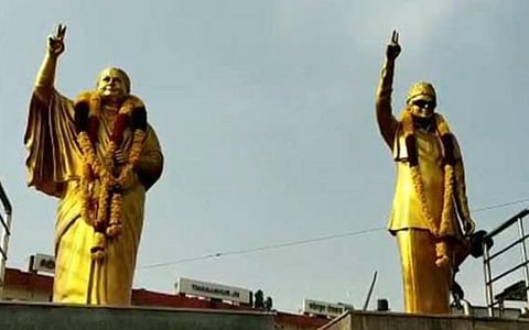 அனுமதியின்றி எம்ஜிஆர், ஜெயலலிதா சிலை அமைக்க தடை கோரி வழக்கு: சட்டங்களை முறையாக அமல்படுத்த உயர் நீதிமன்றம் உத்தரவு