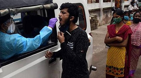 சென்னையில் கரோனாவை கட்டுப்படுத்த 15 மண்டலங்களிலும் கண்காணிப்பு குழுக்கள் அமைப்பு: தடுப்பூசி போடுவதற்கும் அரசு நடவடிக்கை