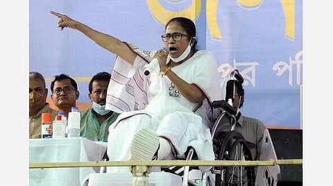 ‘சிஆர்பிஎப் வீரர்களை தடுக்கச் சொல்வதா?’- மம்தா மீது தேர்தல் ஆணையத்தில் பாஜக புகார்