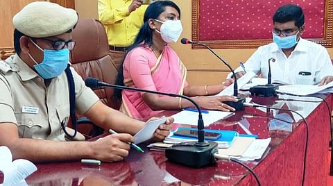 ஆலோசனைக் கூட்டத்தில் மாவட்ட ஆட்சியர் இன்னசென்ட் திவ்யா.