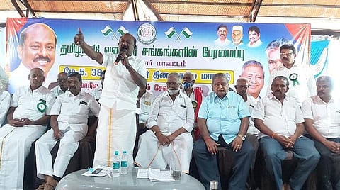 ஏலகிரி மலையில் வணிகர் சங்க நிர்வாகிகளின் ஆலோசனைக் கூட்டத்தில் விக்கிரமராஜா பேசினார்.