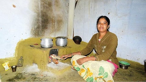 சத்தியமங்கலத்தில் மாசுபாட்டைக் குறைக்கும் மண் அடுப்புகள்!