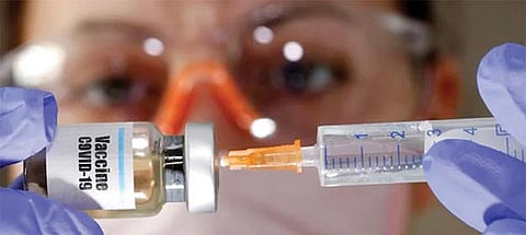 சிவகங்கை ஆட்சியர் அலுவலகத்தில் - கரோனா தடுப்பூசி செலுத்தியதில் கவனக் குறைவு; அதிகாரிகள் புலம்பல் :