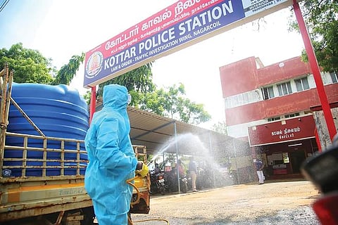 ஆய்வாளர், எஸ்.ஐ, ஏட்டு-க்கு கரோனா பாதிப்பு - தூத்துக்குடி, குமரியில் காவல் நிலையங்கள் மூடல் :