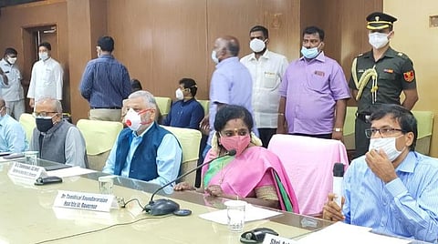 புதுச்சேரி ஆளுநர் தமிழிசை தலைமையில் ஆலோசனைக் கூட்டம்.