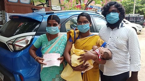 புகார் அளிக்க கைக்குழந்தையுடன் வந்த ஜெயசுதா.