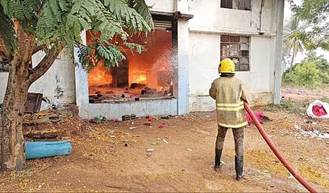 அவிநாசி அருகே - நூற்பாலையில் தீ விபத்து :