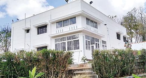 ஏலகிரி மலையில் உள்ள துரைமுருகனின் பண்ணை வீடு.