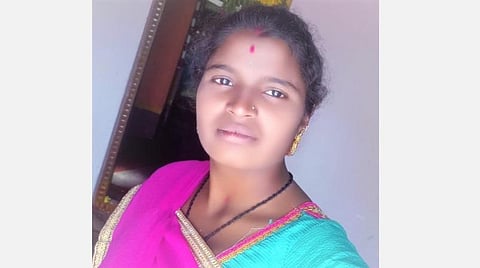 கணவன் மனைவி பிரச்சினையில் துப்பாக்கிச் சூடு: தடுக்க வந்த கர்ப்பிணி மகள் குண்டு பாய்ந்து பலி