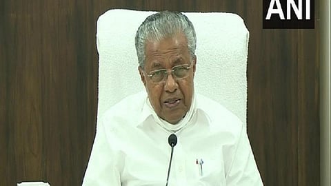 கேரள முதல்வர் பினராயி விஜயனுக்கு கரோனா நெகட்டிவ்: மருத்துவமனையிலிருந்து வீடு திரும்பினார்