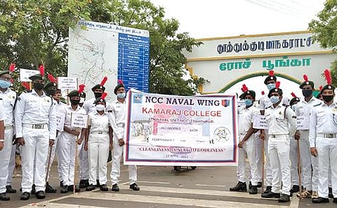 தூத்துக்குடியில் கல்லூரி என்சிசி மாணவர்கள் பங்கேற்ற ஜாலியன் வாலாபாக் சம்பவ நினைவு தின பேரணி நடைபெற்றது.